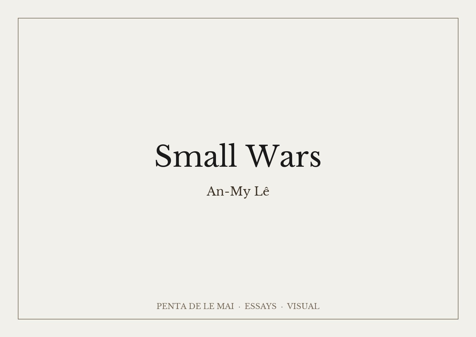 アン・マイ・レー「Small Wars」。深い森の中の再演者たち、大判の白黒写真
