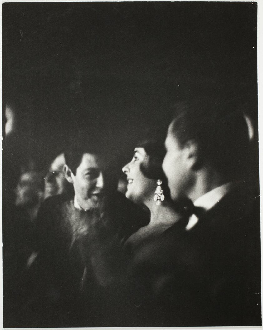 Art Shay's black and white photograph: Elizabeth Taylor and Eddie Fisher in a Chicago cinema at a Smell-O-Vision screening, 1960