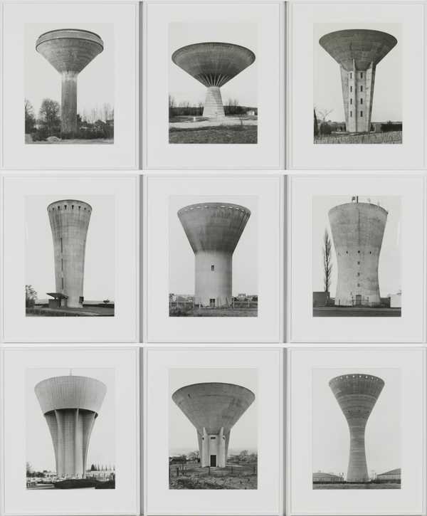 ベルント・ベッヒャーとヒラ・ベッヒャー「Water Towers」。正面から撮られた給水塔のモノクロ写真九枚をグリッド状に並べたもの