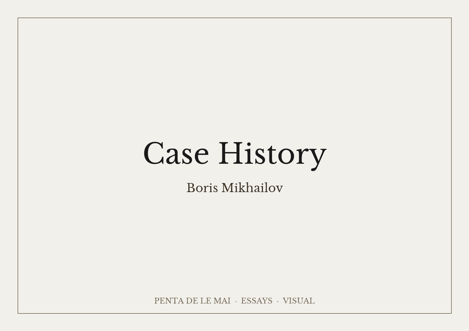 Boris Mikhailov, Case History: ảnh màu khổ lớn chụp những người vô gia cư ở Kharkiv, tạo dáng giữa khung cảnh thành phố công nghiệp