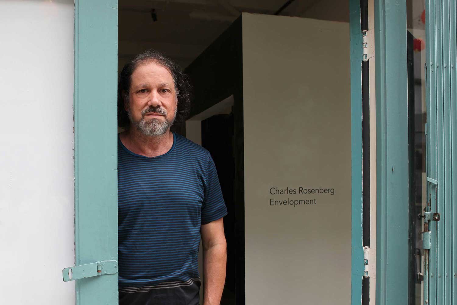 Charles Rosenberg, Envelopment: những tấm chăn quilt len và vải bông dựng thành không gian ba chiều bao quanh người xem