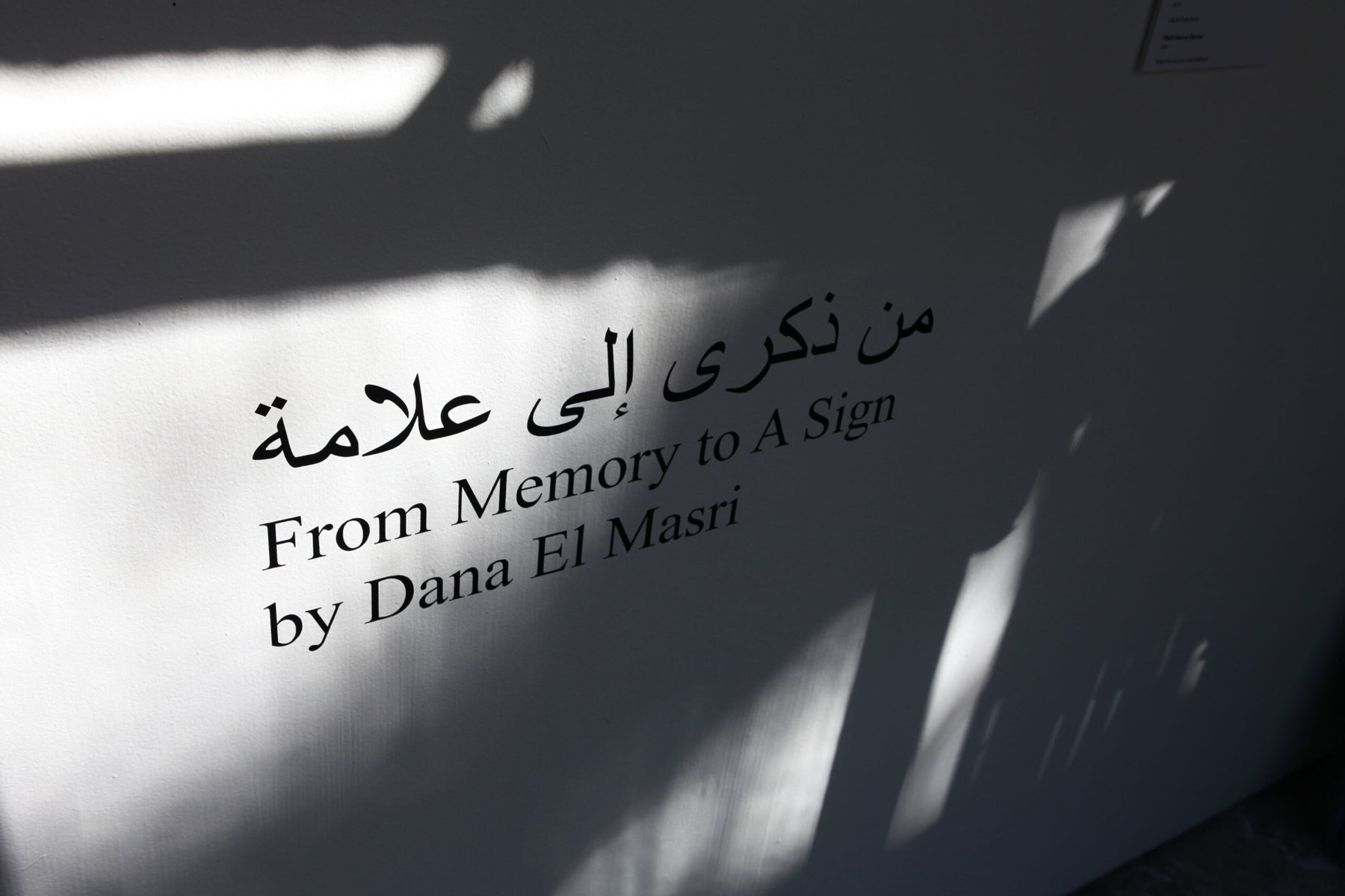 Dana El Masri, From Memory to A Sign: gốm, hoa khô và vật thể có mùi tại IAO Gallery, Los Angeles