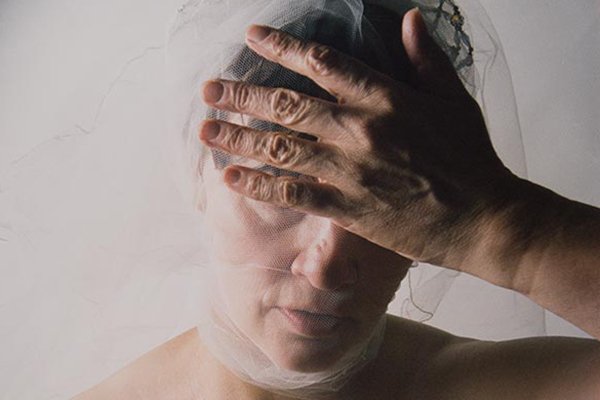 Jo Spence, The Picture of Health?: ảnh tự chụp cơ thể nghệ sĩ trong thời gian bệnh ung thư vú
