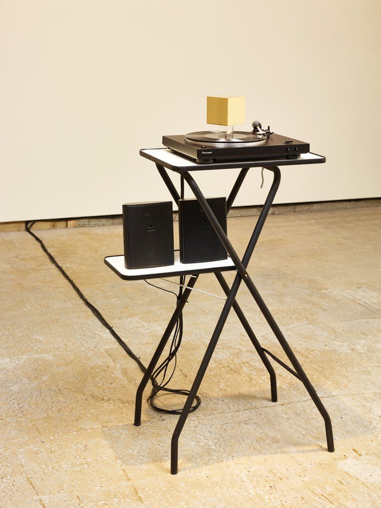 Massimo Bartolini, Toscano: a vacuum pump connected to a burning Toscano cigar