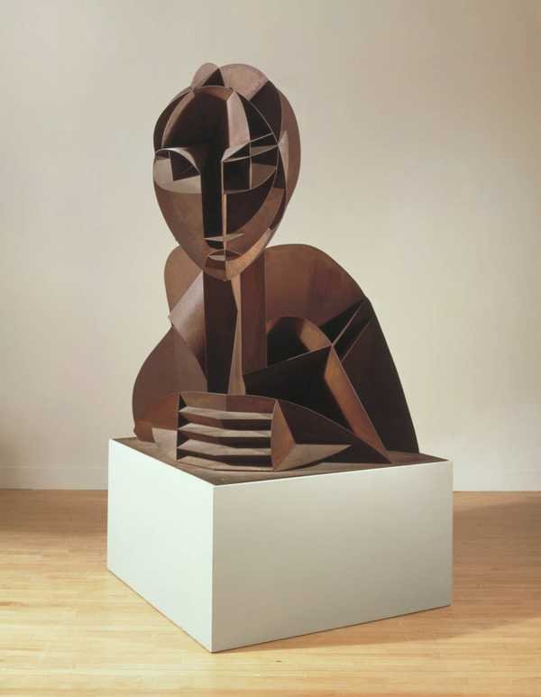 Naum Gabo, Head No. 2: tượng đầu người bằng thép dựng từ các mặt phẳng cắt nhau, để lộ khoảng trống bên trong