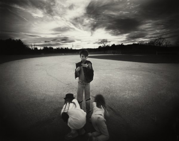 Sally Mann, Immediate Family: ảnh đen trắng ba đứa trẻ trong mùa hè ở vùng quê Virginia
