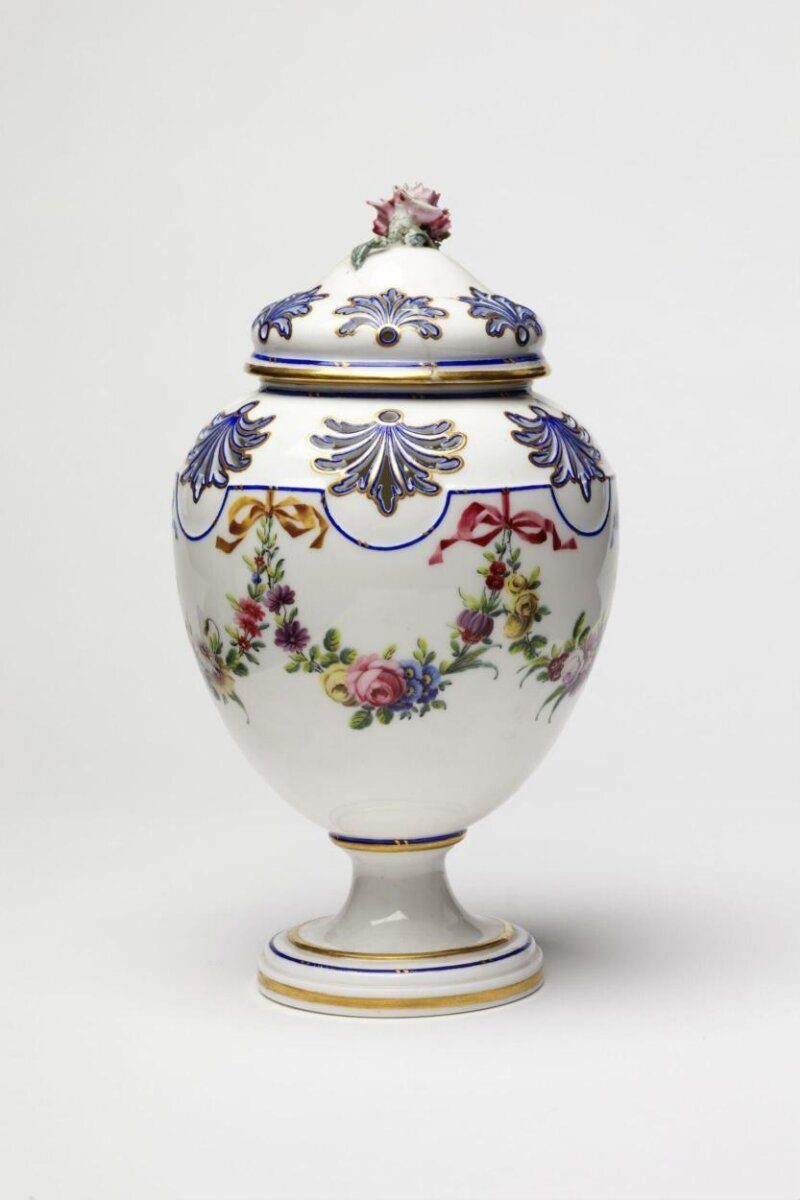 Sèvres, Jean-Claude Duplessis. Pot pourri Pompadour.