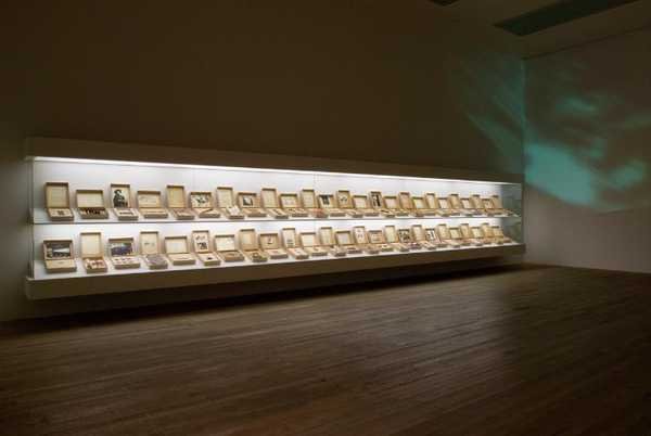 Susan Hiller, From the Freud Museum: rows of archaeological cardboard boxes in a vitrine, each with small objects and a caption