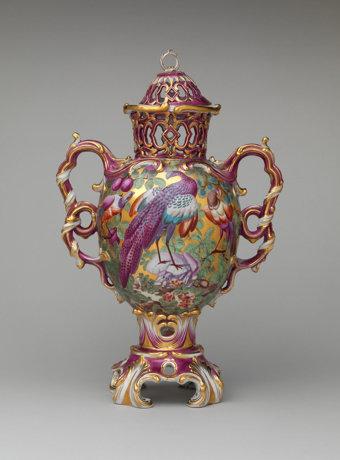 Chelsea Porcelain Manufactory. Perfume vase.