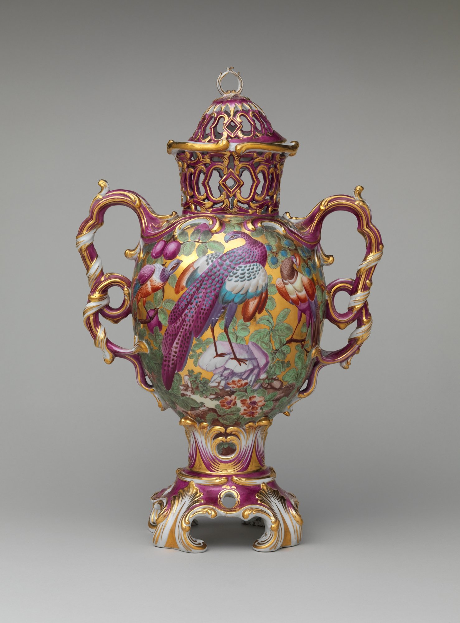Chelsea Porcelain Manufactory, Perfume vase: a covered soft paste porcelain vase decorated with birds, around 1761